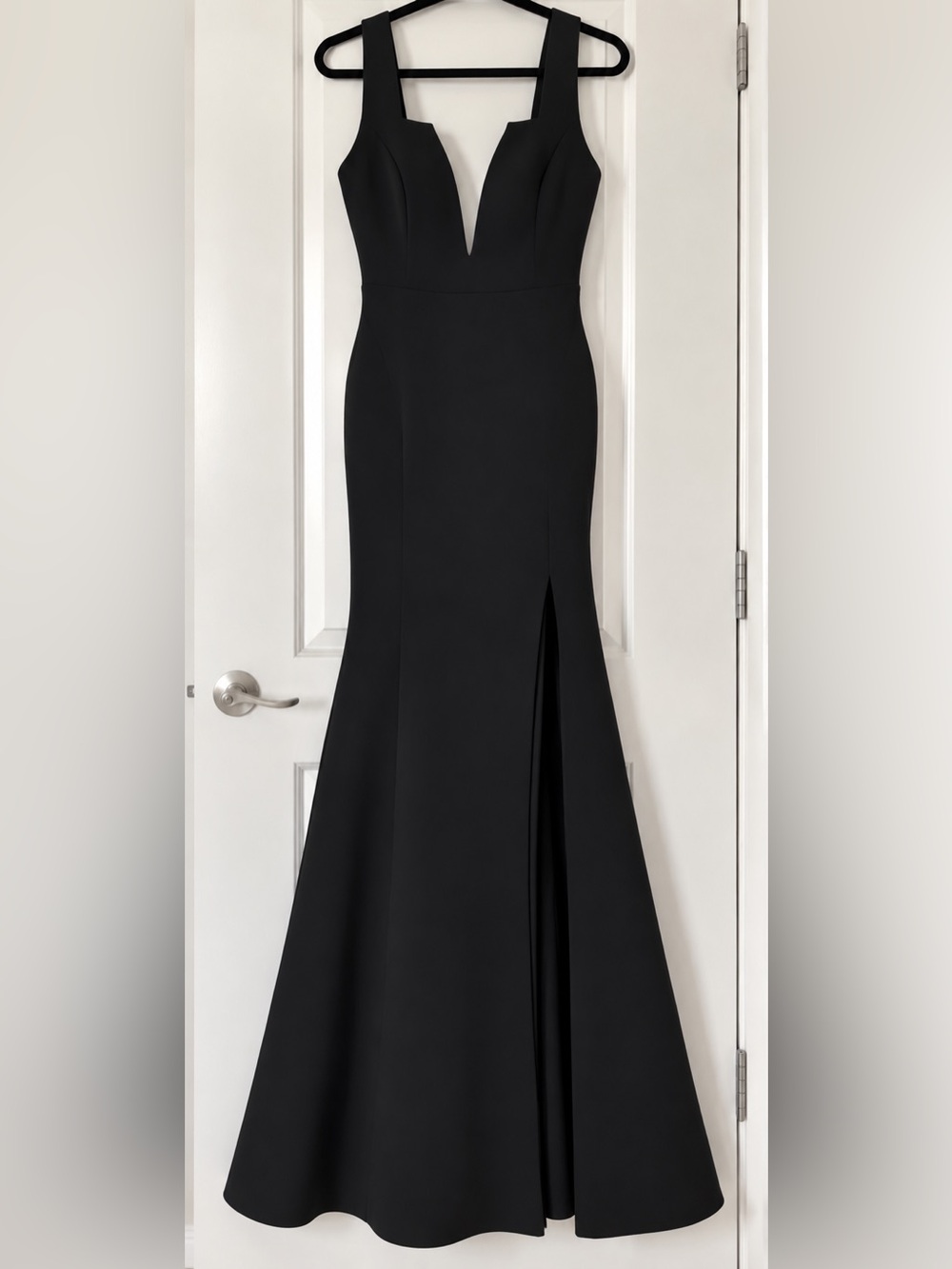 Lulu’s Elegant Black Mermaid Gown with Deep V Bodice Size S